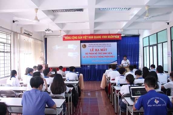 ThS. Đặng Văn Ơn công bố Quyết định thành lập bộ phận hỗ trợ sinh viên và tổ truyền thông Phân hiệu