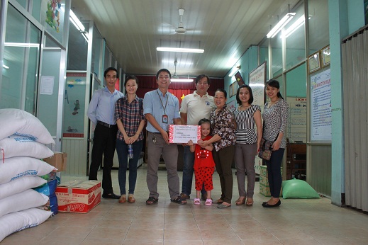CBGV Chi đoàn Khối Hành chính UTC2 thăm và tặng quà cho trẻ em tại Trung tâm bảo trợ trẻ em Tam Bình - Thủ Đức
