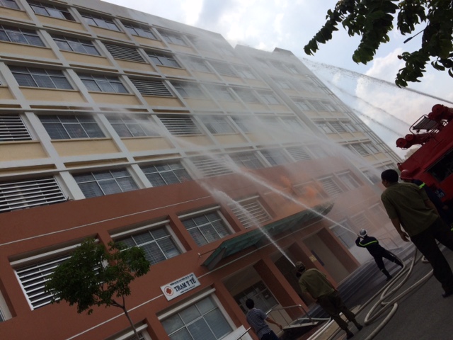 Trường ĐHGTVT-CSII diễn tập phòng chống cháy nổ