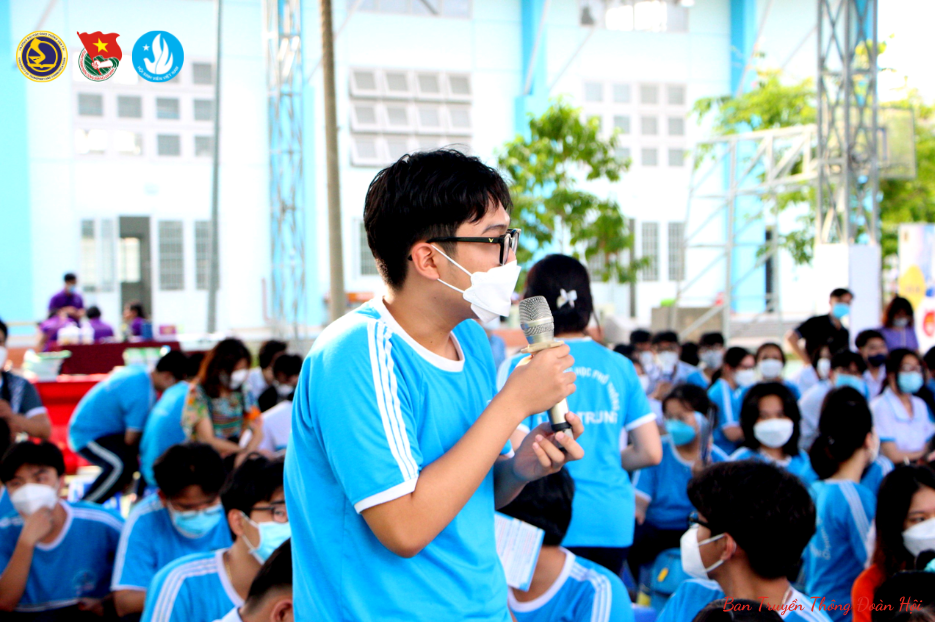 Học sinh trường THPT Linh Trung đặt câu hỏi về chương trình đào tạo và tuyển sinh của Nhà trường